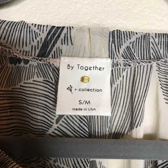 Metallic Floral Blouse - Picture 3 of 3